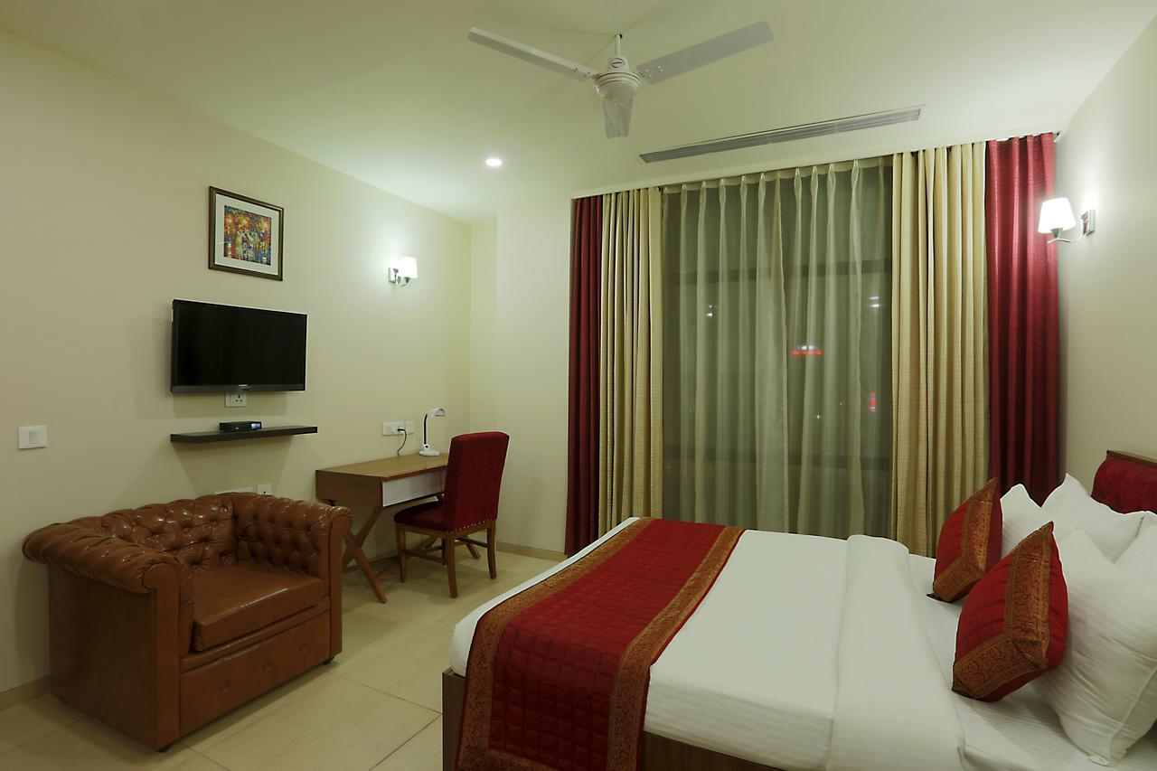 Fairvacanze Inns And Suites โซนีปัต ภายนอก รูปภาพ